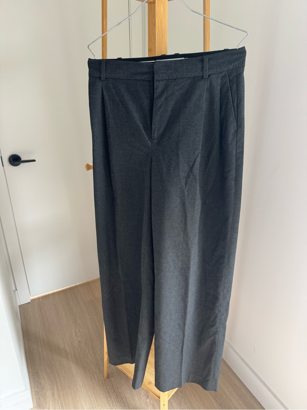 Simons Women’s Charcoal Wide-Leg Dress Pants